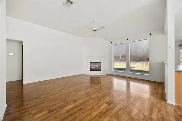 1021 Miles Avenue, Burleson, TX 76028