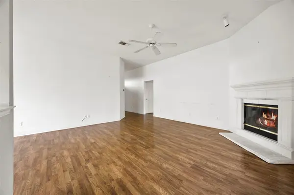 1021 Miles Avenue, Burleson, TX 76028