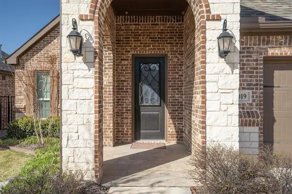 6019 Carmona Trail, Fort Worth, TX 76123