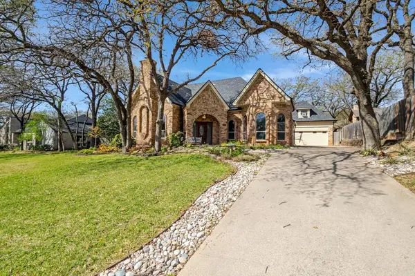 3917 Laurel Lane, Bedford, TX 76021