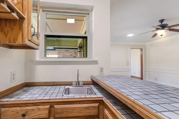 3917 Laurel Lane, Bedford, TX 76021