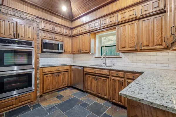 3917 Laurel Lane, Bedford, TX 76021