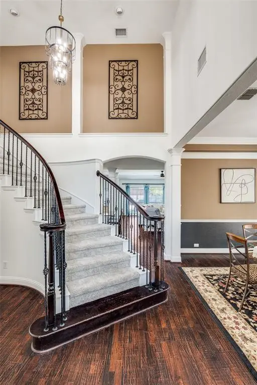 400 S Hampton Court, Lewisville, TX 75056