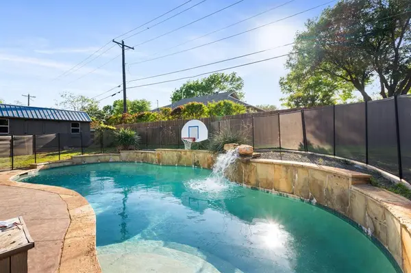 2113 Carriage Hill, Denton, TX 76207