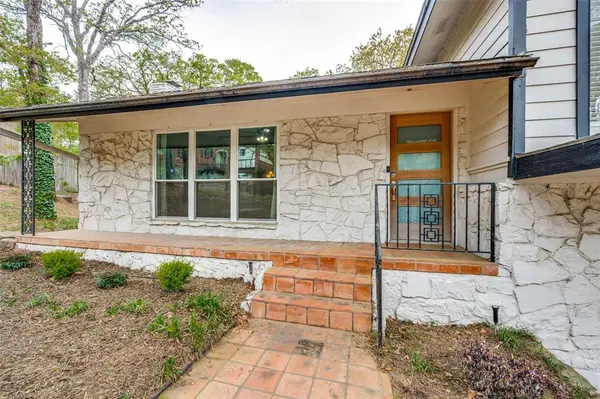 2705 Black Oak Lane, Arlington, TX 76012