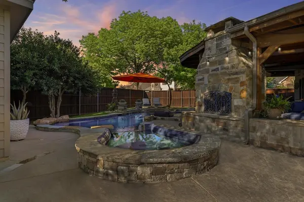 100 Red Bluff Court, Hickory Creek, TX 75065