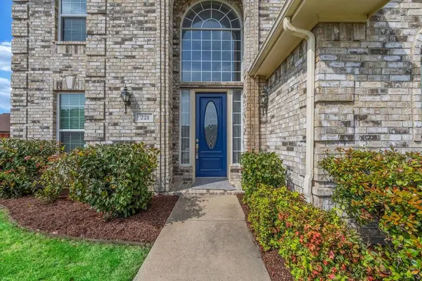 221 Woodlake Drive, Murphy, TX 75094