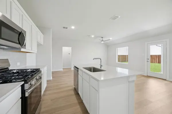 1525 Sugarberry Lane, Alvarado, TX 76009