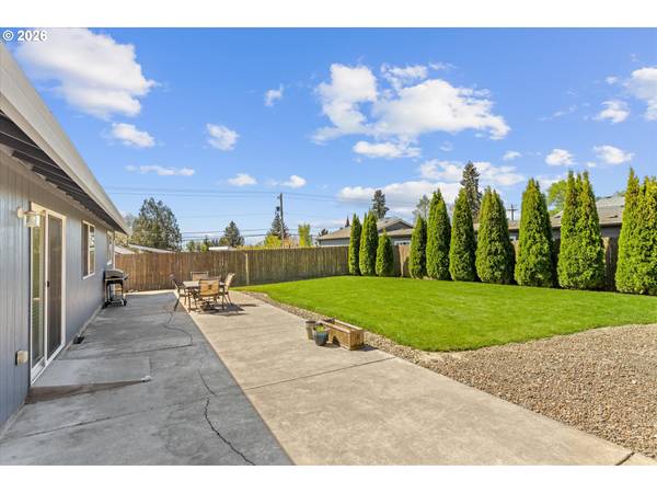 745 N MADISON ST, Lafayette, OR 97127