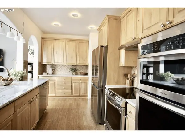 9356 SE 143RD AVE, Happy Valley, OR 97086