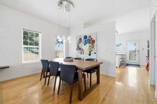 2405 Sorrel Mews SW, Calgary, AB T2T 6G5