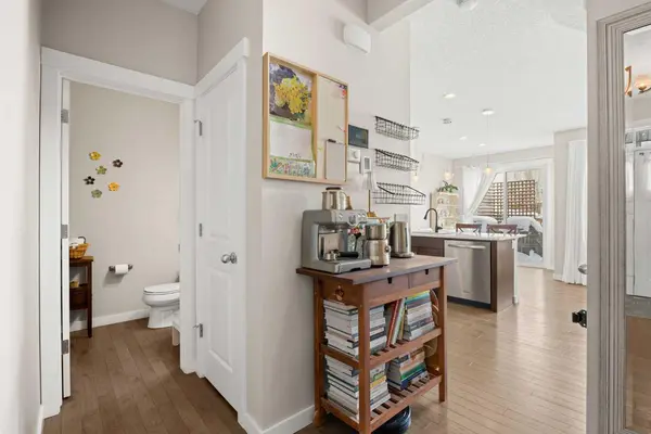 53 Nolanfield RD NW, Calgary, AB T3R0N1