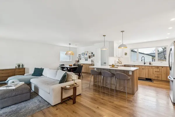 931 Parkwood DR SE, Calgary, AB T2J 3W9