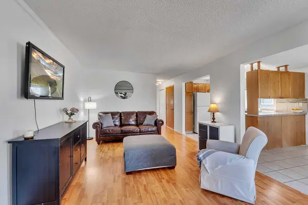 910 16A ST NE, Calgary, AB T2E 4T4