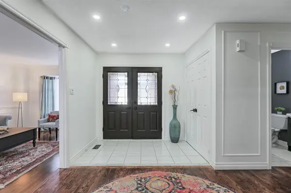 236 Mccaffrey RD, Newmarket, ON L3X 1J3