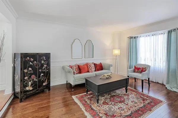 236 Mccaffrey RD, Newmarket, ON L3X 1J3