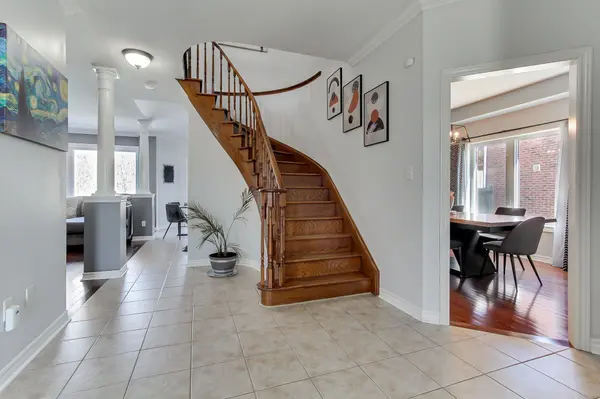 18 Oakside CT, Barrie, ON L4N 5V5