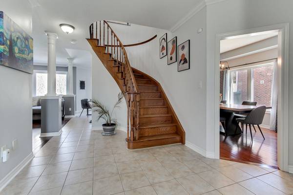 18 Oakside CT, Barrie, ON L4N 5V5