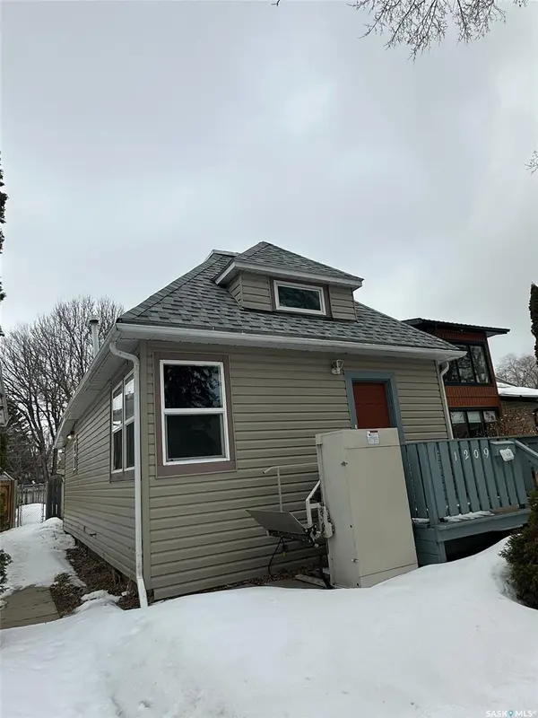 1209 K AVENUE S, Saskatoon, SK S7M 2G6