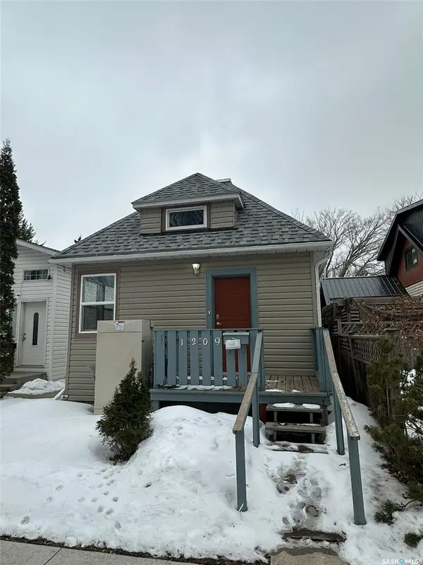 1209 K AVENUE S, Saskatoon, SK S7M 2G6