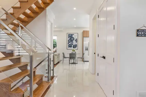 1526 Bridge RD, Oakville, ON L6L 2E3