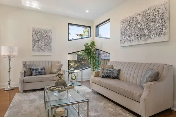 1526 Bridge RD, Oakville, ON L6L 2E3