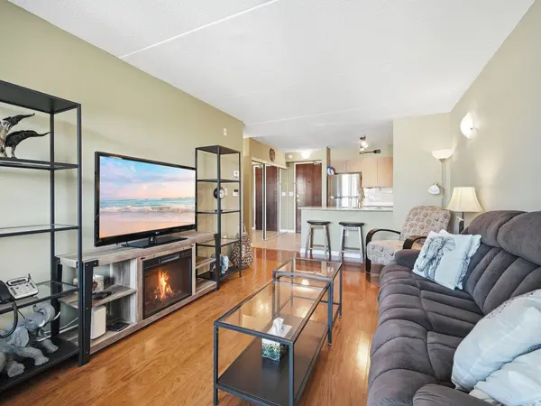 55 Via Rosedale N/A #202, Brampton, ON L6R 0V1