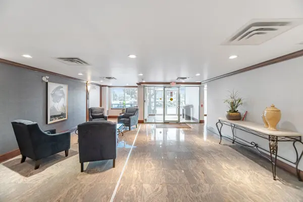 55 Via Rosedale N/A #202, Brampton, ON L6R 0V1