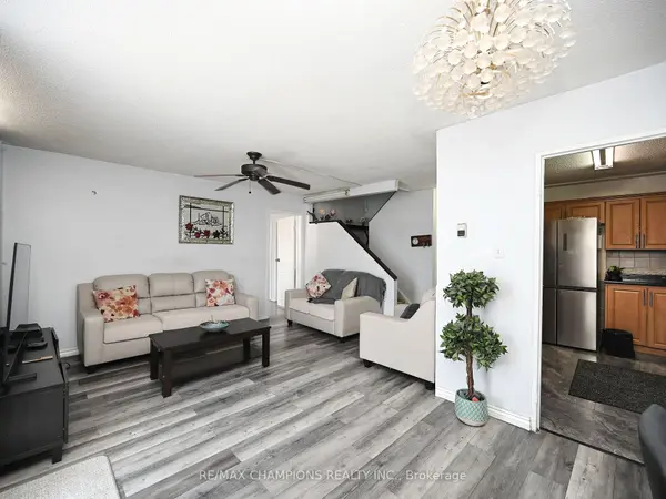 1050 Stainton DR E #112, Mississauga, ON L5C 2T7