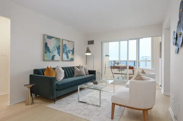 135 Hillcrest AVE #812, Mississauga, ON L5B 4B1