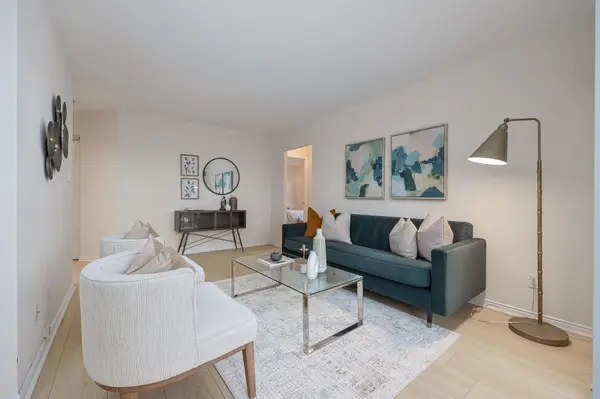 135 Hillcrest AVE #812,  Mississauga,  ON L5B 4B1