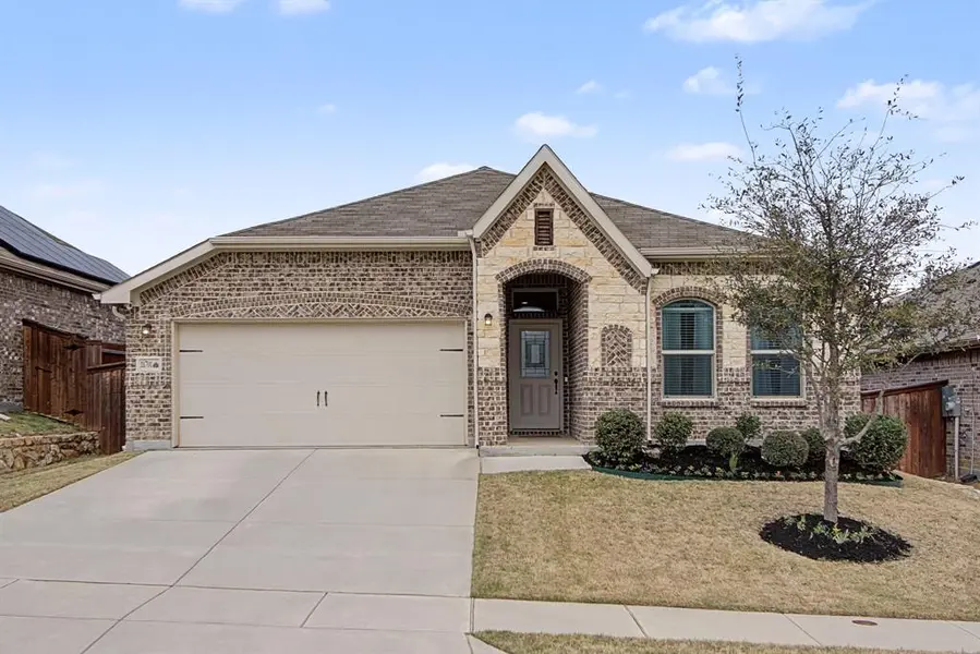 11701 Silver Queen Drive, Aubrey, TX 76227