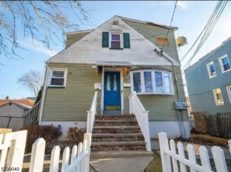 832 E Henry St #1, Linden City, NJ 07036