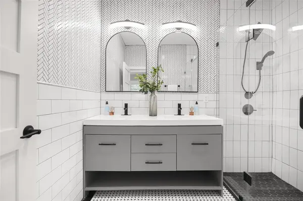 813 Elsbeth Street, Dallas, TX 75208