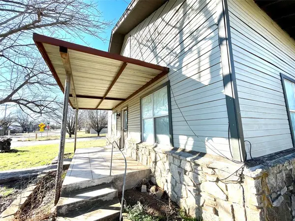 209 N Bowie Street, Jacksboro, TX 76458