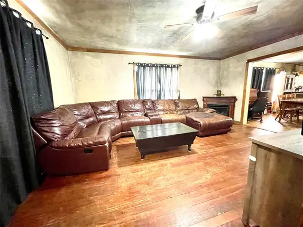 209 N Bowie Street, Jacksboro, TX 76458