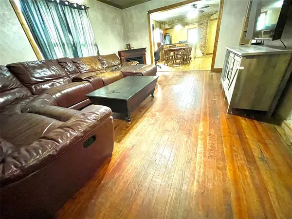 209 N Bowie Street, Jacksboro, TX 76458