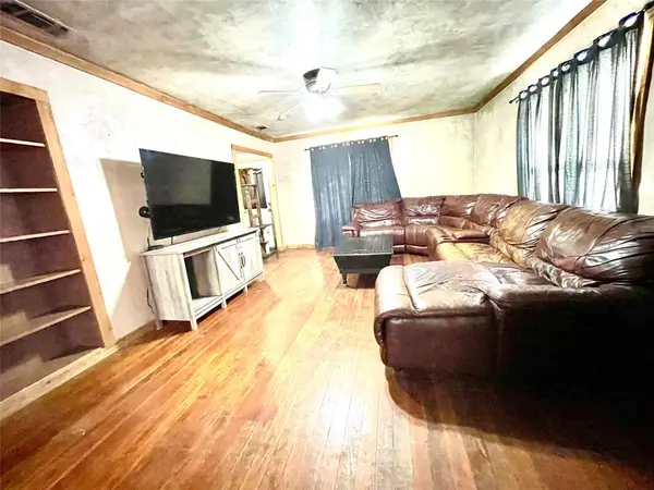 209 N Bowie Street, Jacksboro, TX 76458