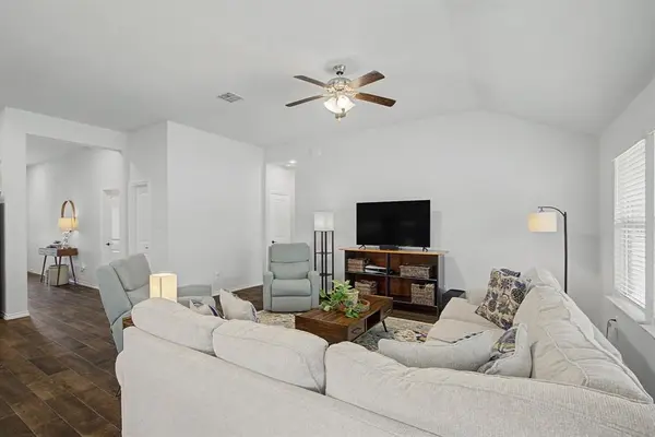 11701 Silver Queen Drive, Aubrey, TX 76227