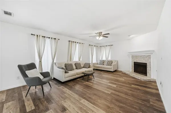 3901 Silver Meadow Lane, Grand Prairie, TX 75052