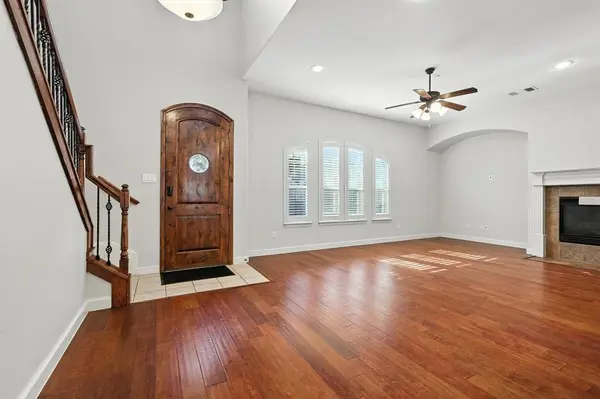 6755 Plaza Via, Irving, TX 75039