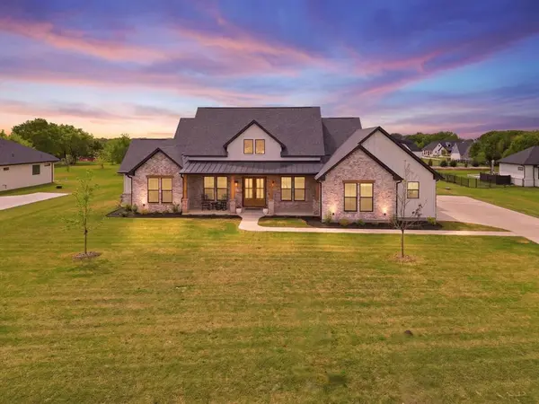 330 Charlie Joseph Drive, Van Alstyne, TX 75495