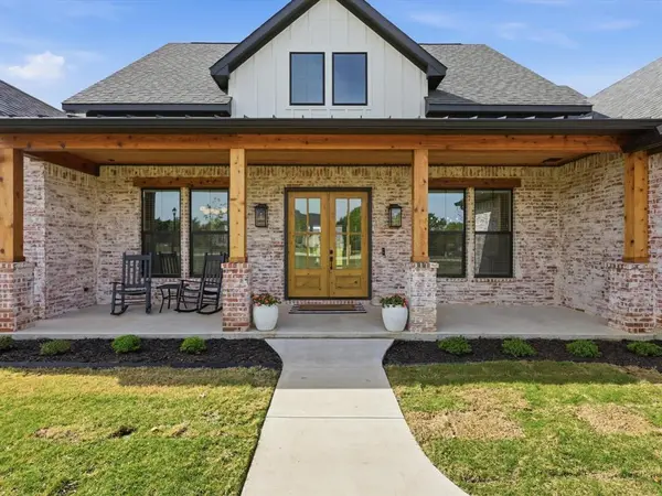 330 Charlie Joseph Drive, Van Alstyne, TX 75495