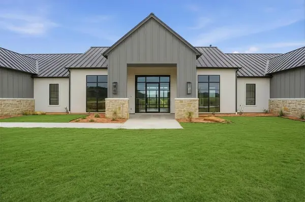 220 Cavalier Court, Strawn, TX 76475