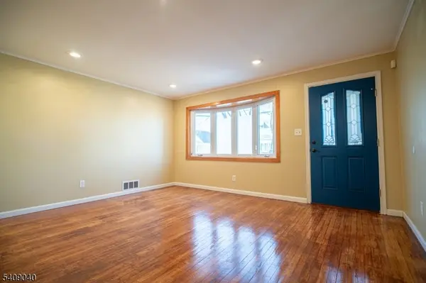 832 E Henry St #1, Linden City, NJ 07036