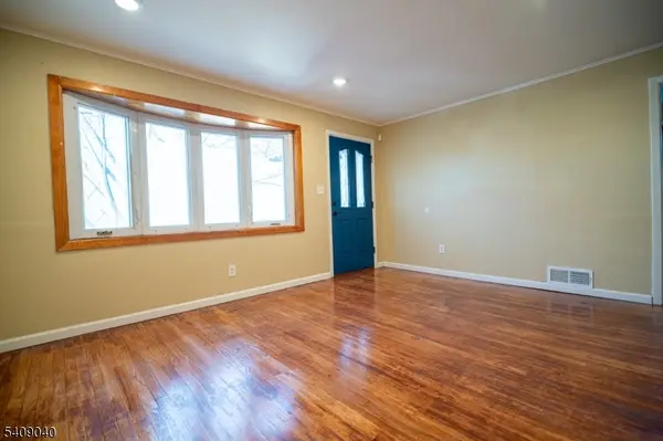 832 E Henry St #1, Linden City, NJ 07036