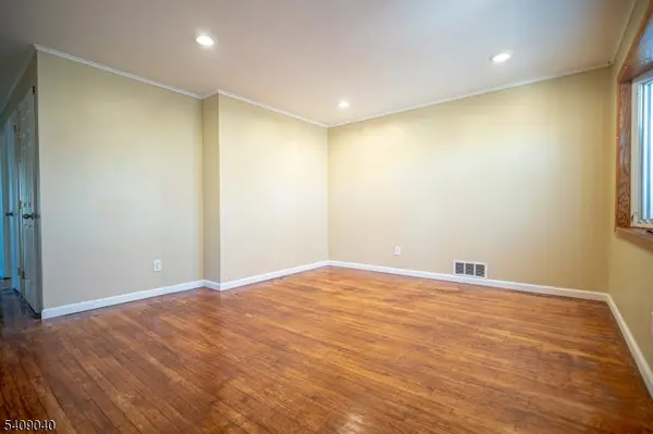 832 E Henry St #1, Linden City, NJ 07036