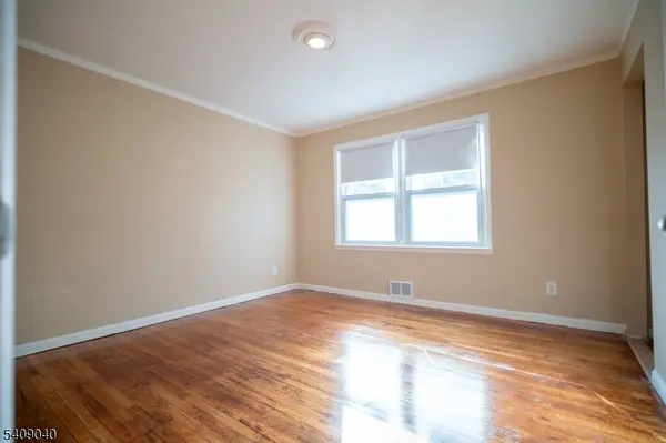 832 E Henry St #1, Linden City, NJ 07036