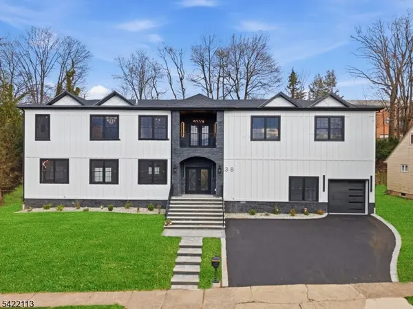 38 Pershing Pl, Woodland Park, NJ 07424