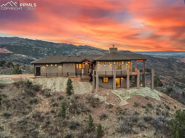 1060 Neon Moon VW, Manitou Springs, CO 80829